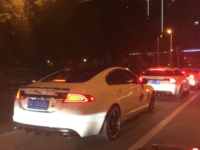 男生开什么车配开捷豹的女生