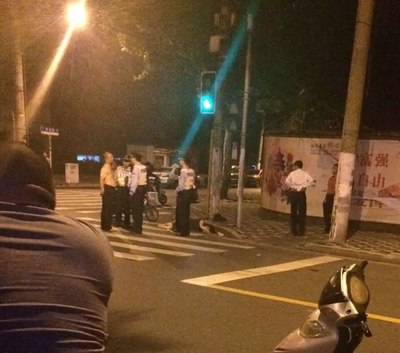 一个操着上海阿婆的老汽车…_上海_口音手机频脱小视衣图片