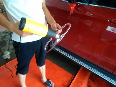 天去4S店换轮胎被4S把车给刮花了+装门碗_哈