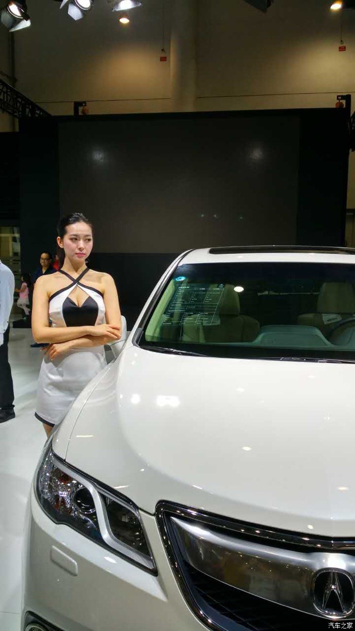 【图】在4S加装HUD抬头显示和M方向盘大约