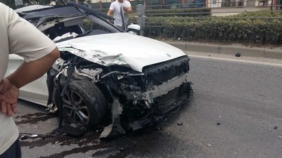 新c车祸,奔驰安全性还可以