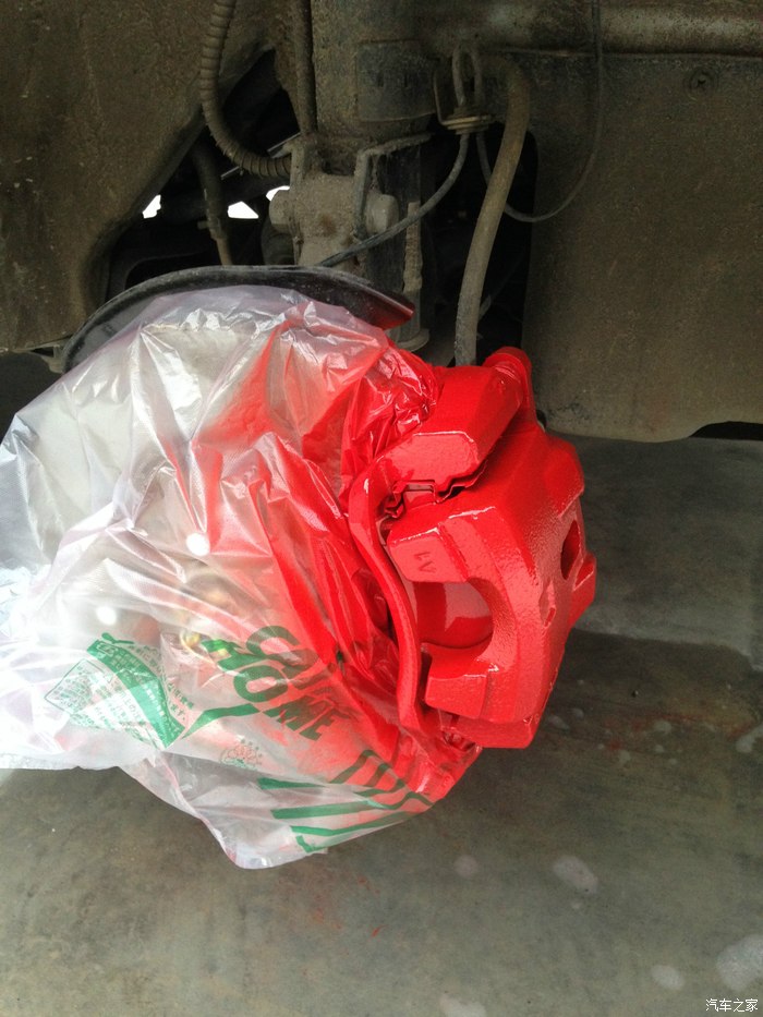 【图】刹车卡钳改色作业,版主快射精!_比亚迪