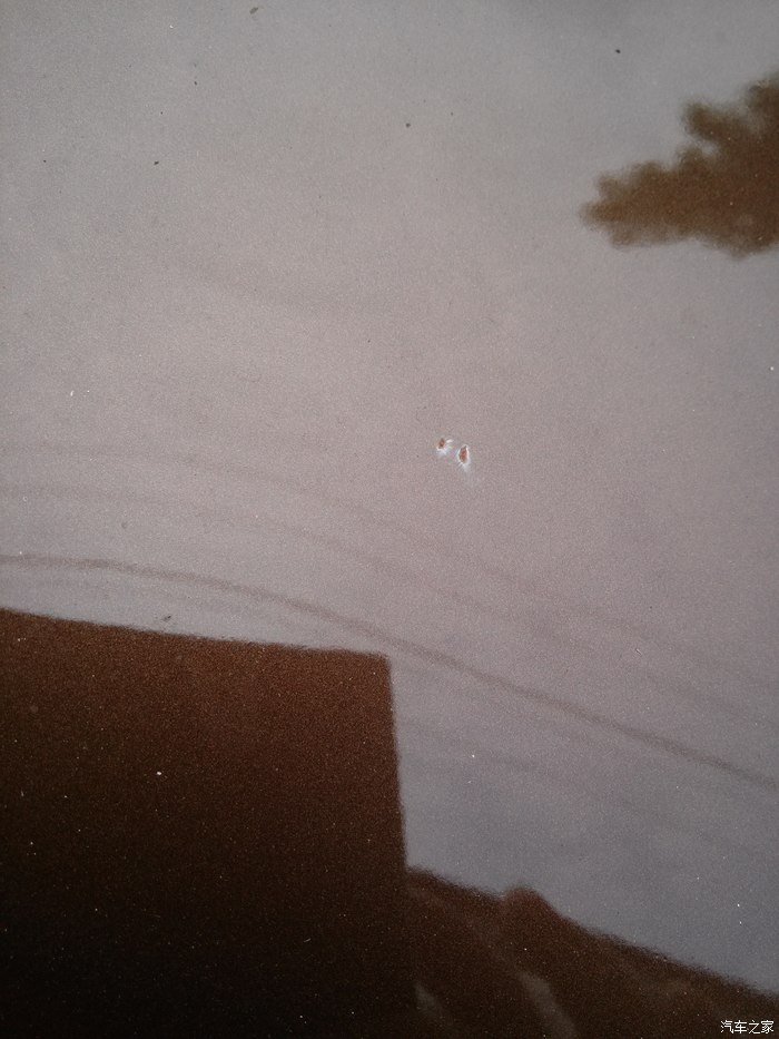 呼叫青蛙,发动机引擎盖上已经有生锈了高清图片