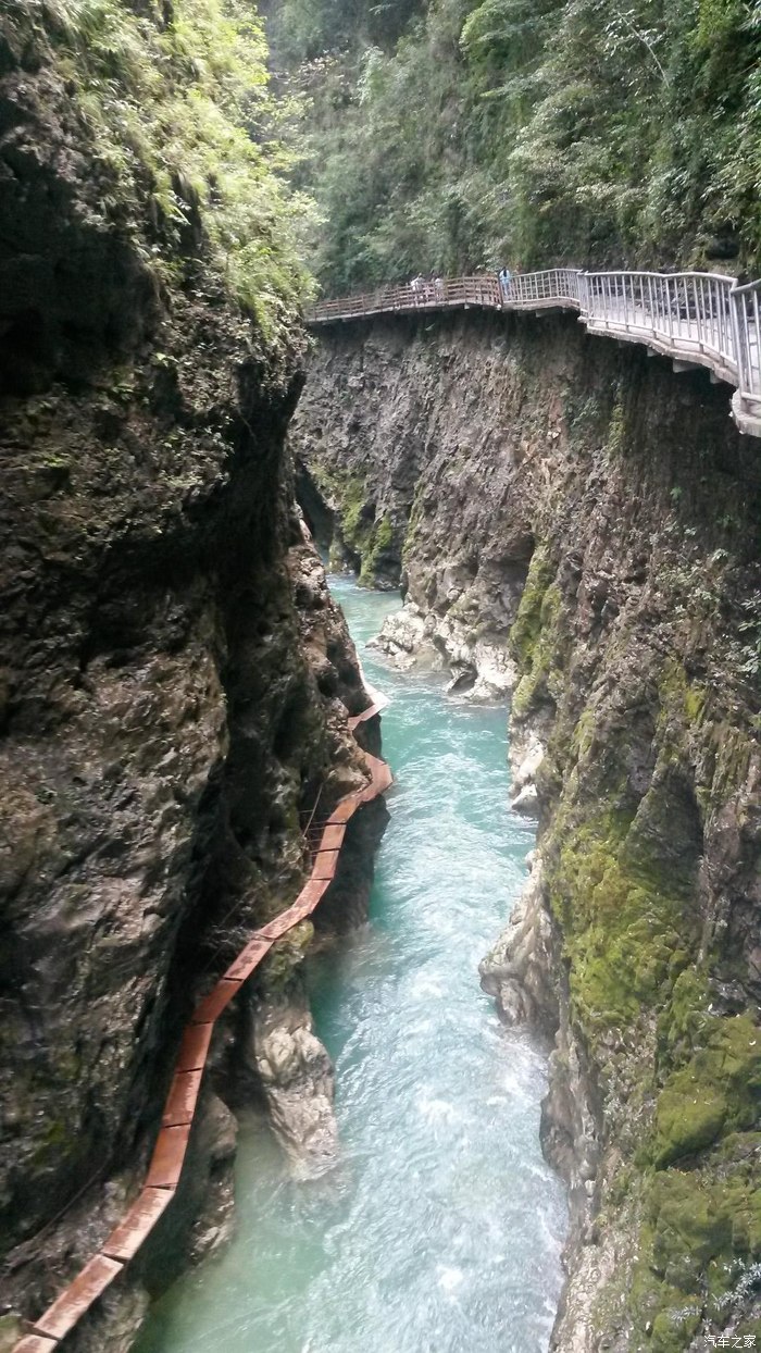 周末湘西凤凰县,贵州梵净山,亚木沟,铜仁大峡谷3日游