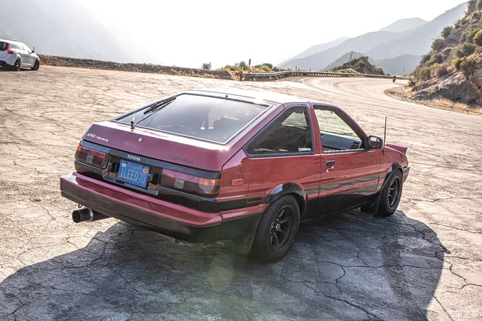 1984年红色ae86藤原豆腐乳照片