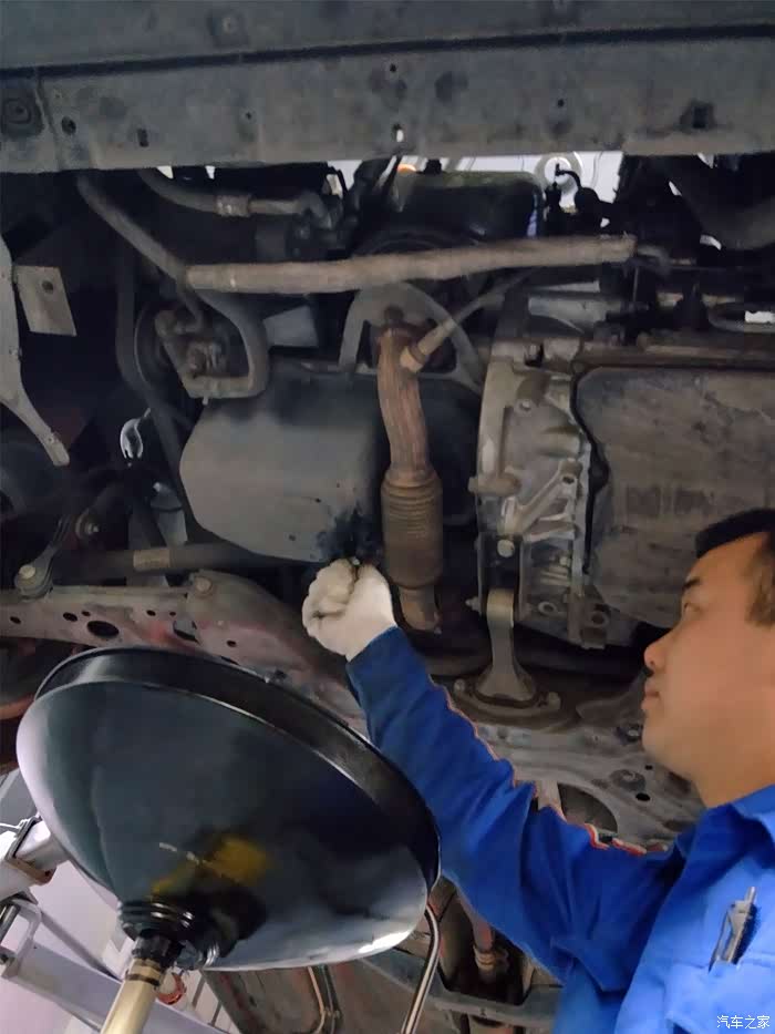 更换原厂发动机护板