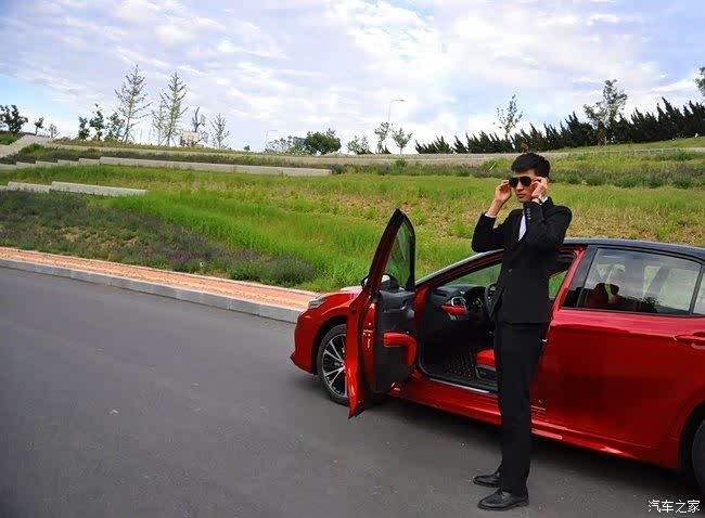 媳妇当车模凯美瑞锋尚版,晚点遇见你没有关系