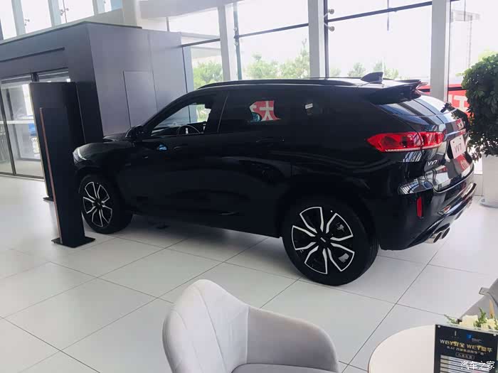 咦,这是啥,才知道这是18款vv7,轮毅确实不一样了