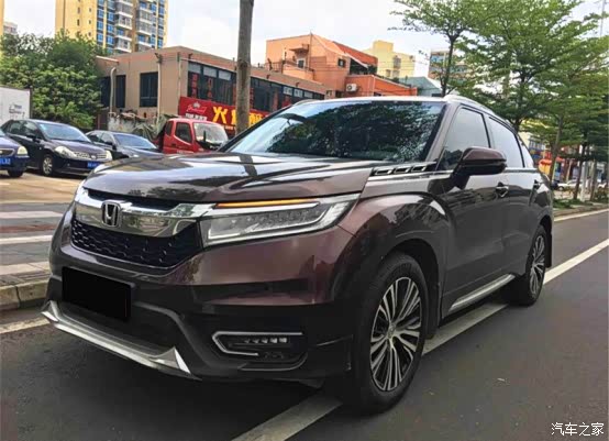 琥珀金冠道370了解一吗?这是我们这次的旅行座驾.