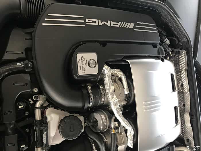 之前在论坛看到过大神发过全部amg发动机工程师的铭牌签名图