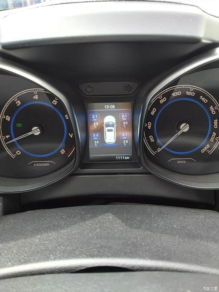 大神们帮看看胎压这样低吗