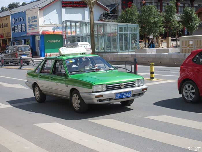 丽江市的出租车普桑vista四个版本崭新光亮