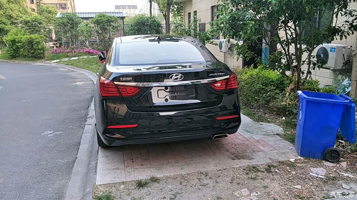 求17名图黑色和金色实车照片