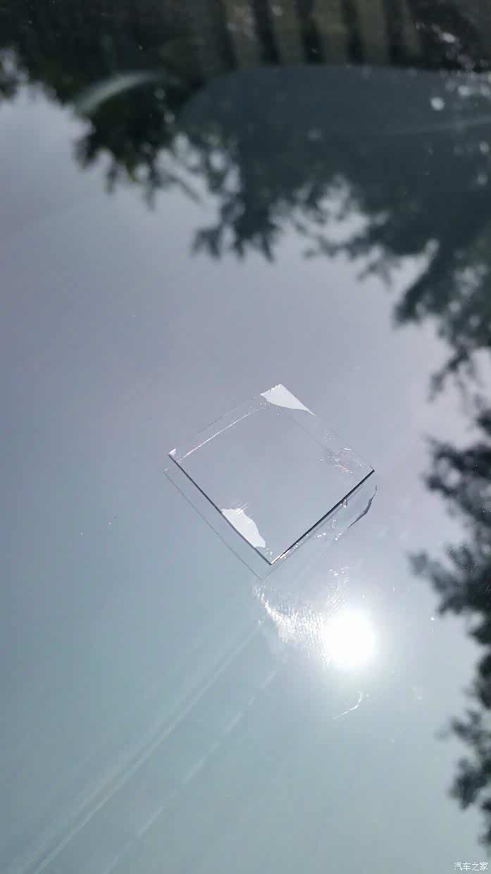 大太阳光补前档玻璃上的小麻点