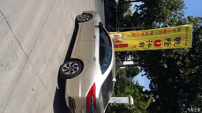 16款凌派摩卡金是金属漆,白色不是?颜色好纠结?