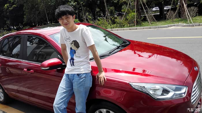 加上小弟帅气无比的照片!