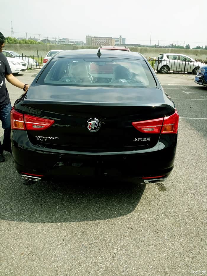 论坛里面谁买的黑色威朗啊?好看吗?求真实照片!