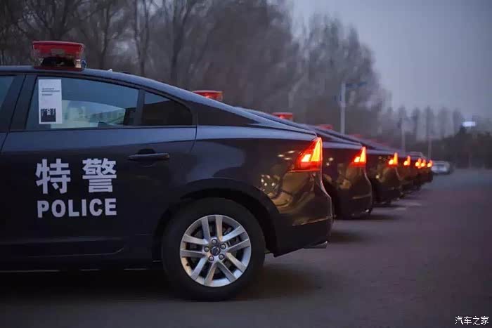 快来看沃尔沃吊炸天的警车