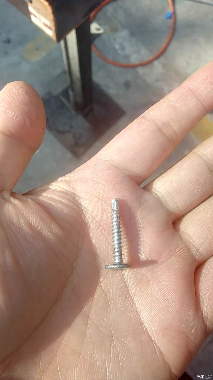 本来洗的干干净净的奶奶的扎了一根钉开门红了