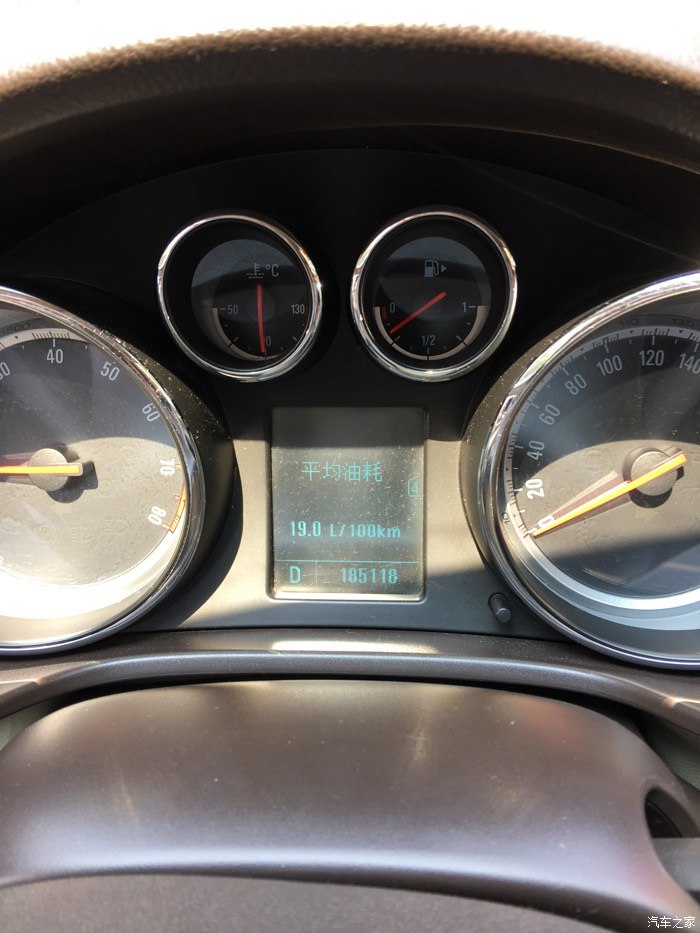 我的车是新君威2,0的,油耗市区开空调怎么19个油这么高