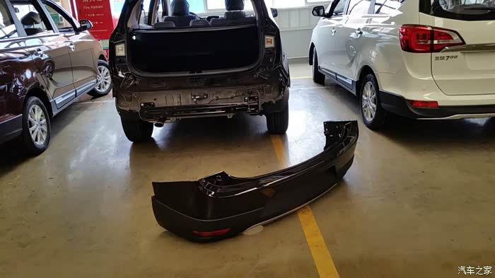 宝骏560前后有防撞钢梁么,各是多少毫米