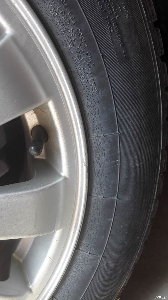 轮胎侧面开裂