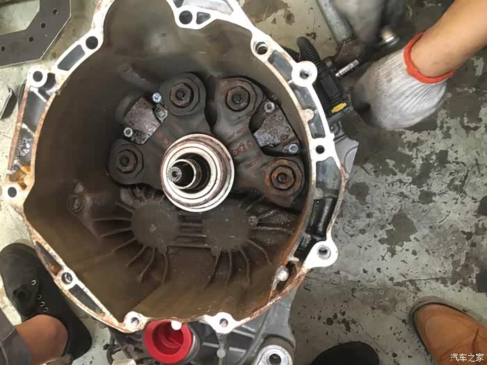 12款新福克斯的变速箱都谁的生锈了看看是不是普遍现象