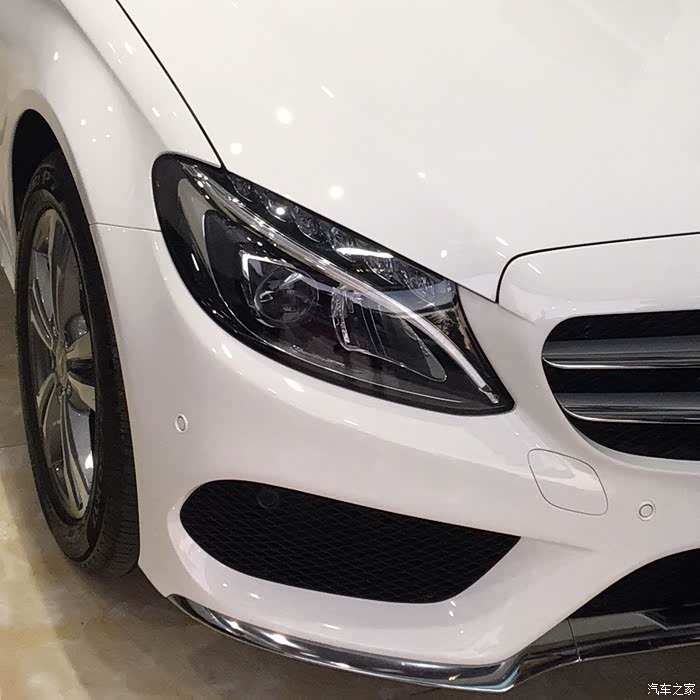 各位大神请问奔驰c级2017款c200l的大灯是不是全led灯吗?