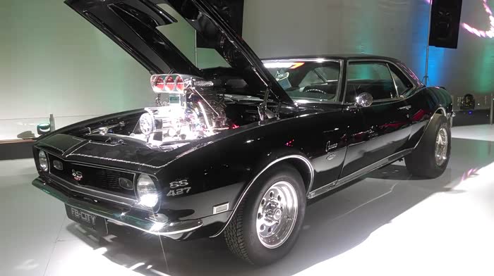 多米尼克的座驾,科迈罗ss427,嚣张的引擎裸露在外面