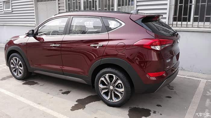 提车了外红内棕领先型