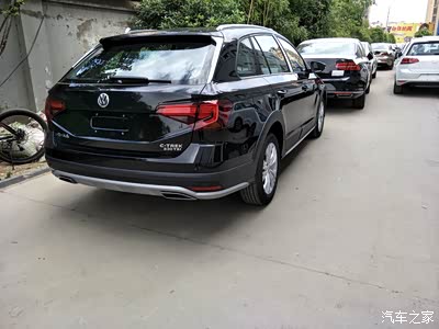 请问蔚领有黑色款的吗?