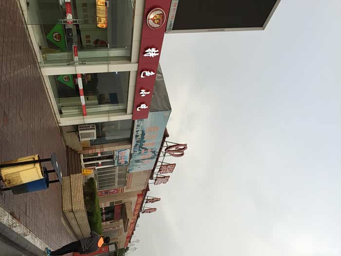 潜山公岭服务区,全程下雨这是几个意思