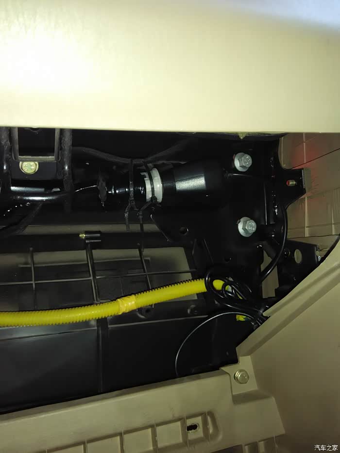 各位同学,记录仪取电求指点!