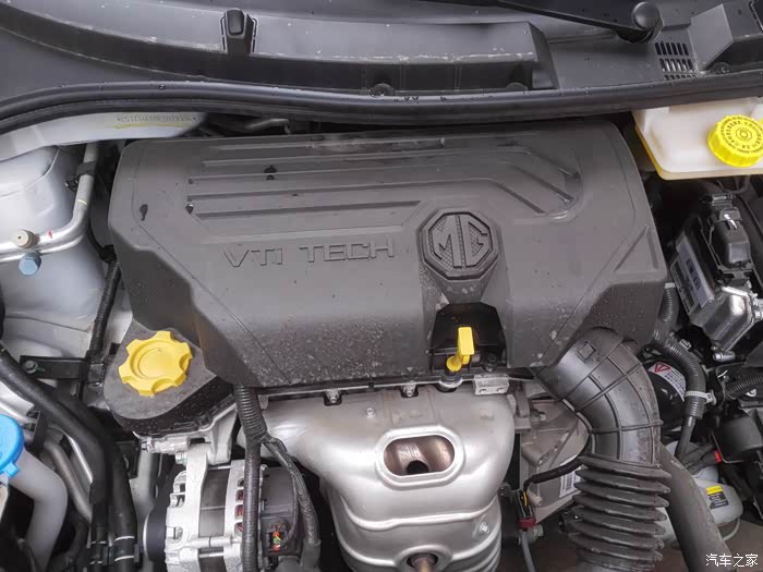 发动机不知道看那里.车上贴的油耗的纸上写的是u.