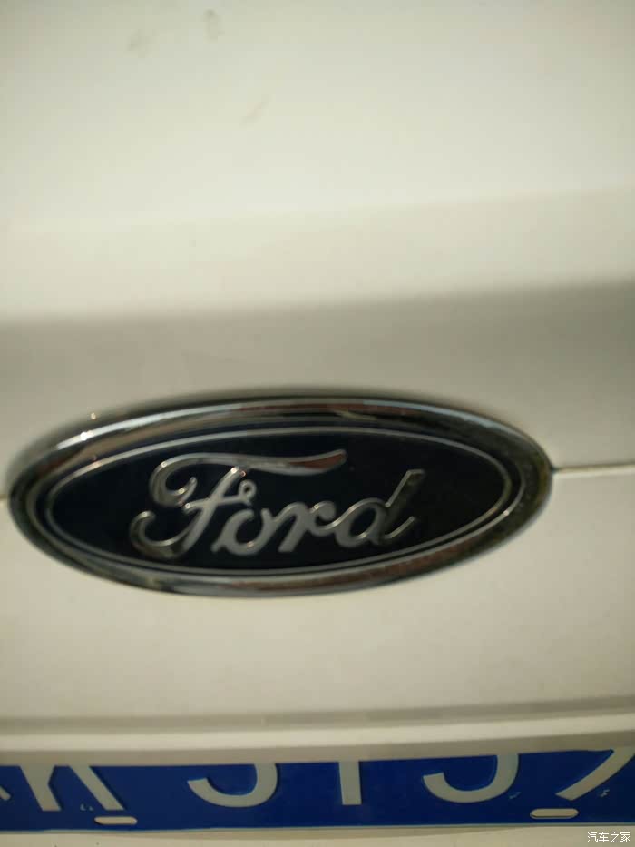 后备箱车标卡扣拆的时候丢了一个请问哪里能买到