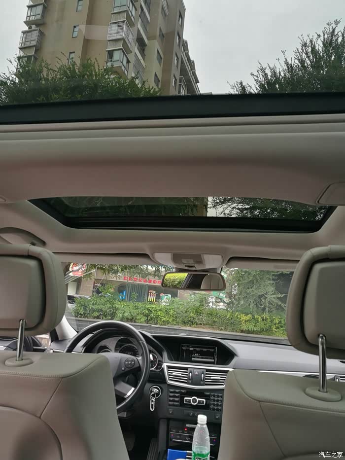 伴随我两年的爱车奔驰e260时尚版全景天窗顶配想给她找个新主