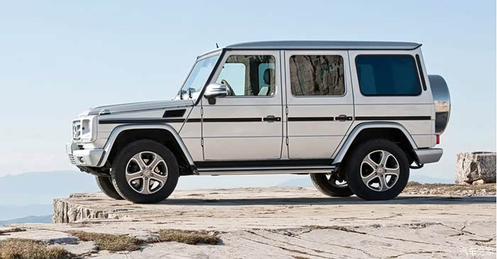 奔驰g系列越野强手,v8动力发动机,越野型非常彪悍.