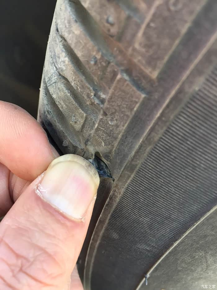 轮胎被割了个口子,影响大吗?