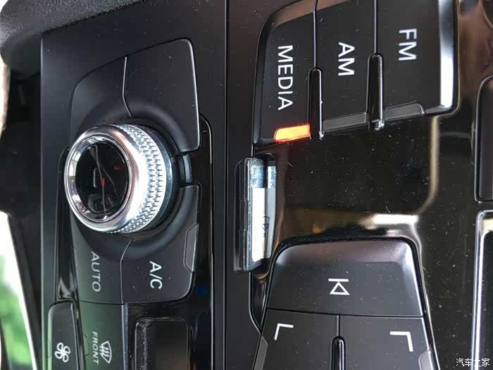 【图】请问a4l车的sd卡应该插在哪个位置?_奥迪a4l论坛_汽车之家论坛