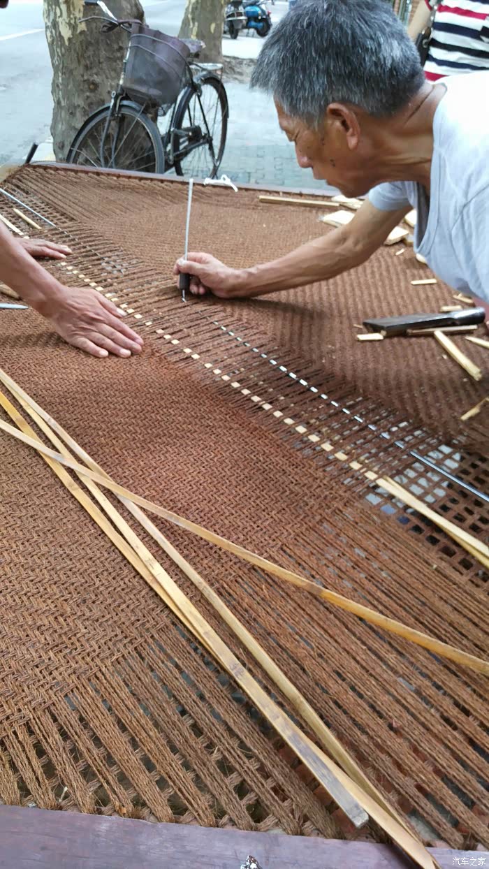 棕棚床 岁月如梭 织进整个人生