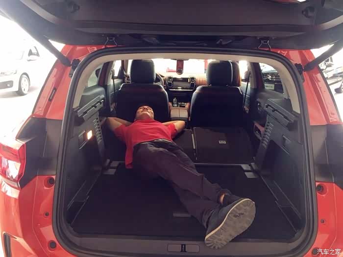 驴友的福音天逸也可以当床车用