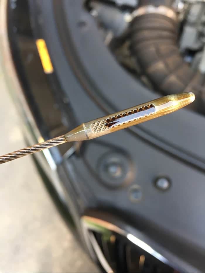 刚拍的冷车机油刻度尺