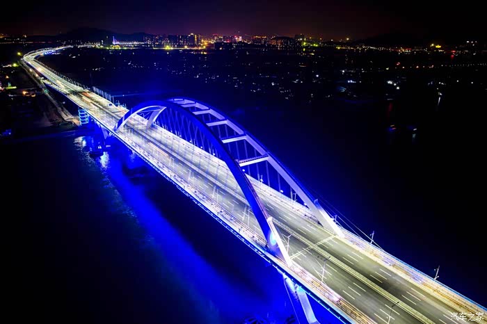 高空中的凤凰三桥