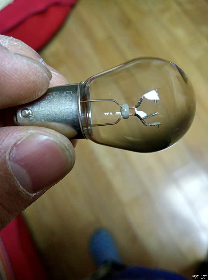 刹车灯泡两年半坏第二个,已换好
