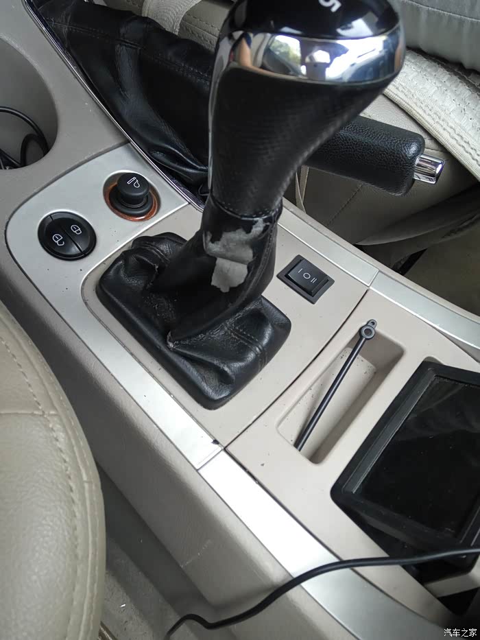 【图】有谁换了档把皮套?脱皮了…_吉利gx7论坛_汽车之家论坛