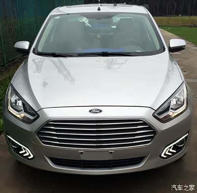 福睿斯银色和白色哪个好看啊 好纠结啊啊啊啊