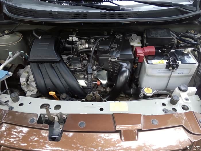 发动机舱全貌,还可以吧!善待它它也会善待你,不是吗?