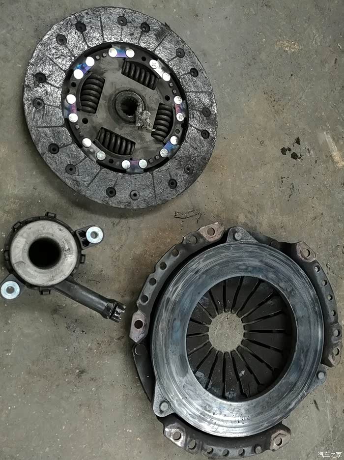 35车出现刺鼻气味的注意了,可能是离合器开始出问题了