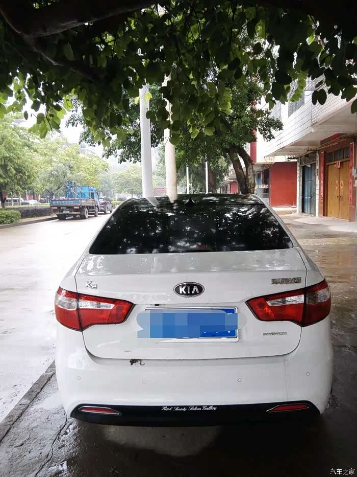 有三厢车顶贴膜的吗,发两张效果图看看