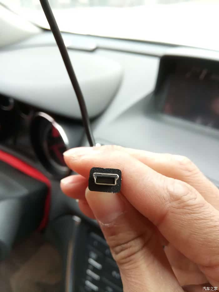 强拆小改行车记录仪电源